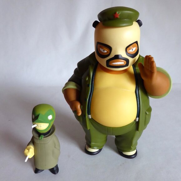 2006 MUTTPOP LUCHA LIBRE EL PANDA & GOBI DESIGNER VINYL FIGURES (PRE-OWNED) - Picture 2 of 8